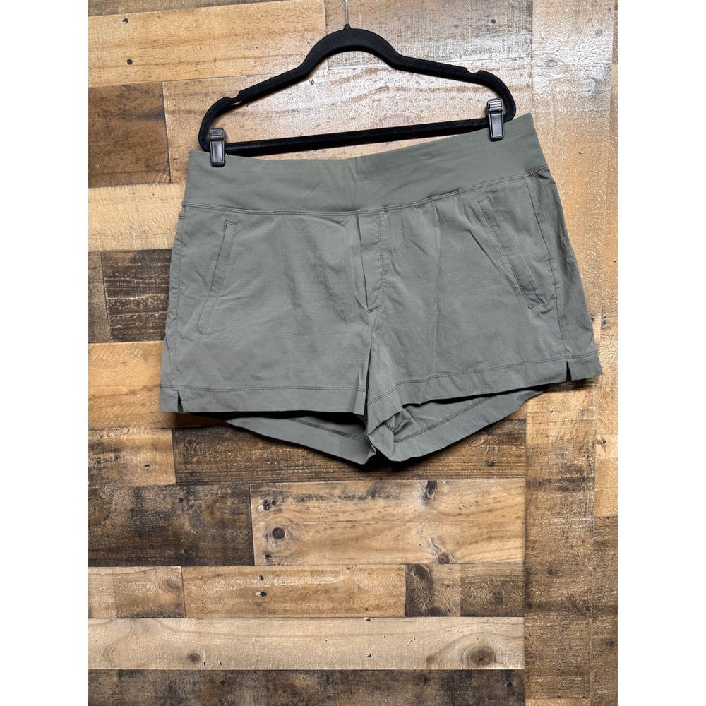 Athleta Trekkie North Shorts Olive Green 18 Zipper Pockets Split Hem Activewear